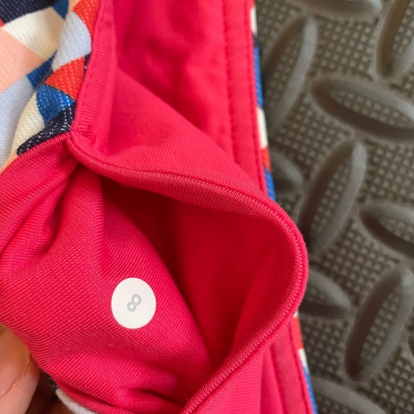 Lululuemon crops 8 - Picture 2 of 2